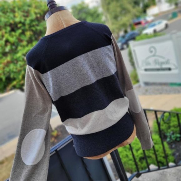 AUTUMN CASHMERE BUTTON UP SWEATER - Picture 4 of 4